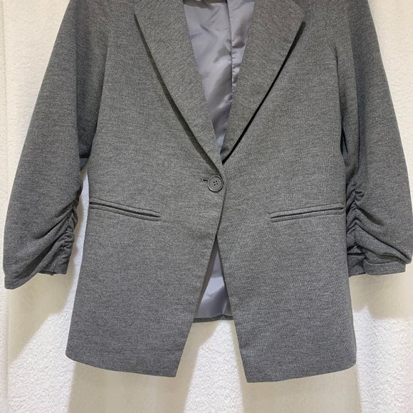 Gibson Ruched Three Quarter Sleeve Blazer - Picture 3 of 3